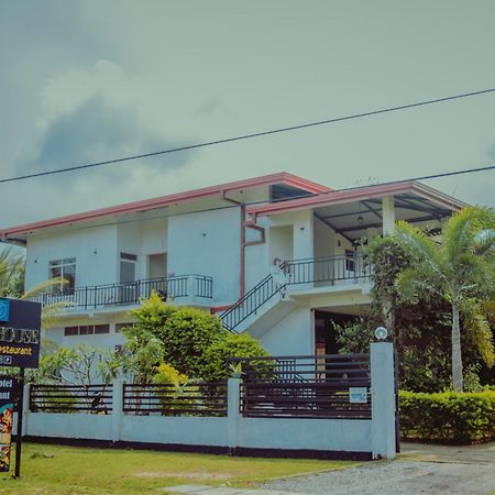 Aqua Hotel Yala Exteriör bild